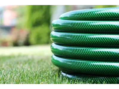 Як правильно вибрати шланг для поливу: головні критерії, поради та типові помилки